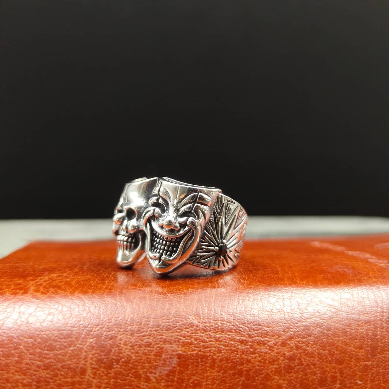 Good & Evil Clown Ring - Image 3