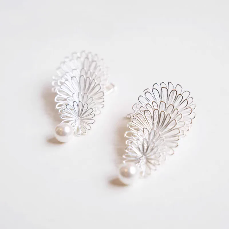 Multi-layer Hollowed-out Flower Pearl Earrings - Image 5